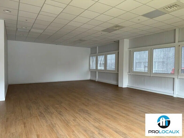 Bureau dans Saint-Jean-de-Moirans à vendre - Photo de l’immeuble – Image 2 sur 4
