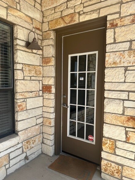 187 Elmhurst Dr, Kyle, TX à louer - Photo de l’immeuble – Image 2 sur 6