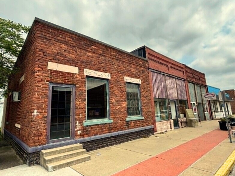 154 Main st, Brook, IN à vendre - Photo de l’immeuble – Image 2 sur 2