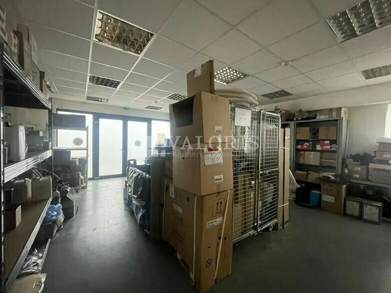 Bureau dans Bron à louer - Photo de l’immeuble – Image 2 sur 2