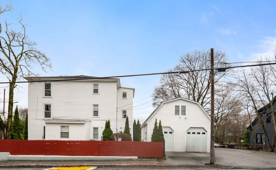 56 Henry Ave, Dracut, MA à vendre - Photo de l’immeuble – Image 2 sur 16