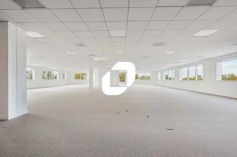 Bureau dans Villepinte à louer - Photo de l’immeuble – Image 2 sur 13