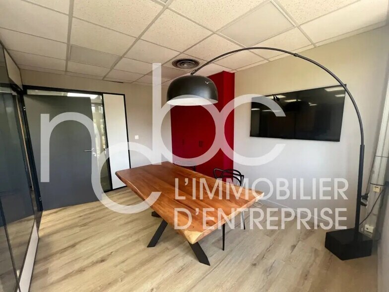 Bureau dans Saint-Didier-au-Mont-d'Or à louer - Photo de l’immeuble – Image 2 sur 16