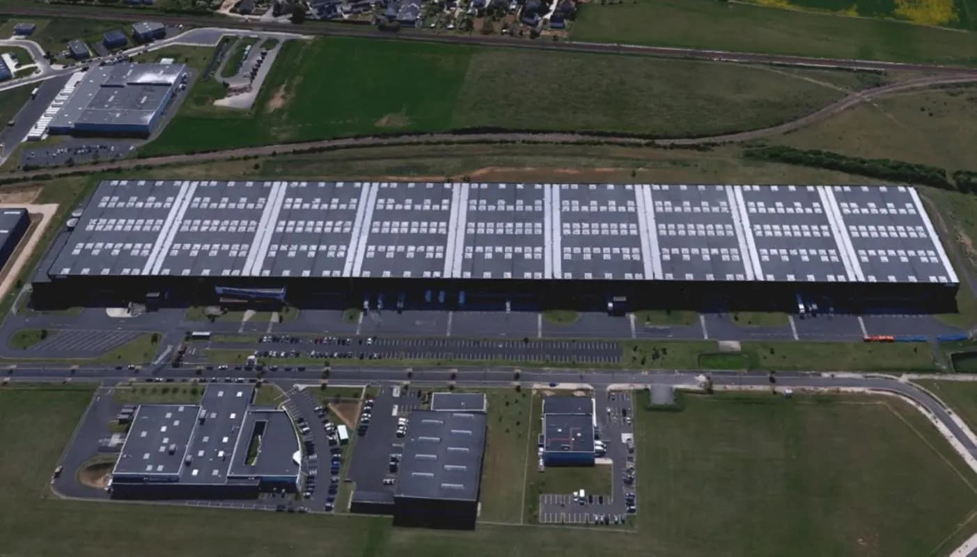 Industriel/Logistique dans La Chaussée-Saint-Victor à louer Photo de l’immeuble– Image 1 sur 14