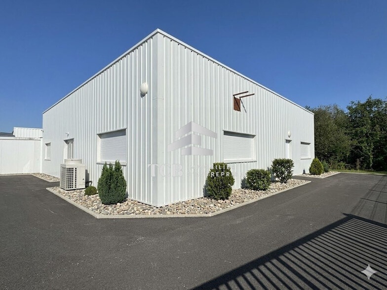 Local d'activités dans Cordemais à vendre - Photo de l’immeuble – Image 1 sur 9