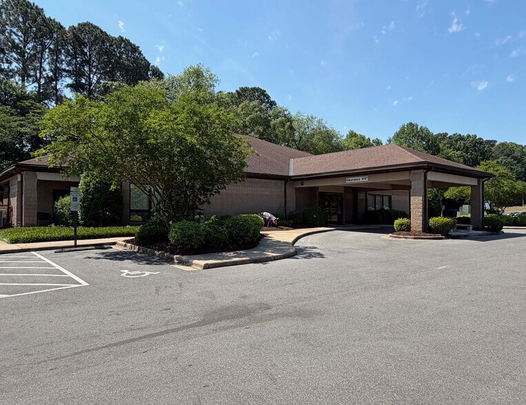 102 Handley Park Ct, Goldsboro, NC à vendre - Photo de l’immeuble – Image 2 sur 8