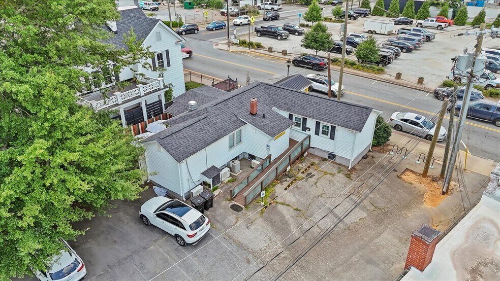 107 W Curtis St, Simpsonville, SC à vendre - Photo de l’immeuble – Image 3 sur 13