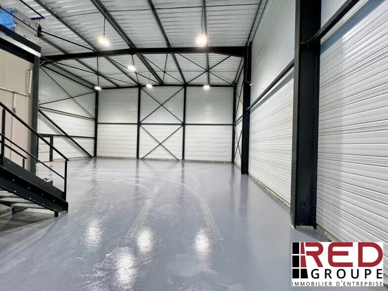 Industriel/Logistique dans Signes à vendre - Photo de l’immeuble – Image 2 sur 5