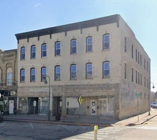 Plus de détails pour 183-187 W Main St, Whitewater, WI - Logement à vendre
