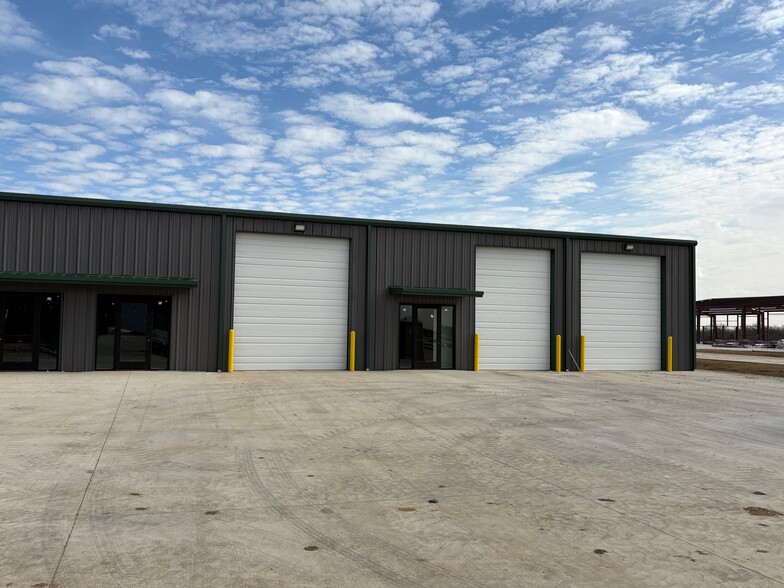 6751 N FM 157, Venus, TX à louer - Photo de l’immeuble – Image 2 sur 17