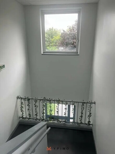 Local d’activités dans La Verrière à louer - Photo intérieure – Image 3 sur 5