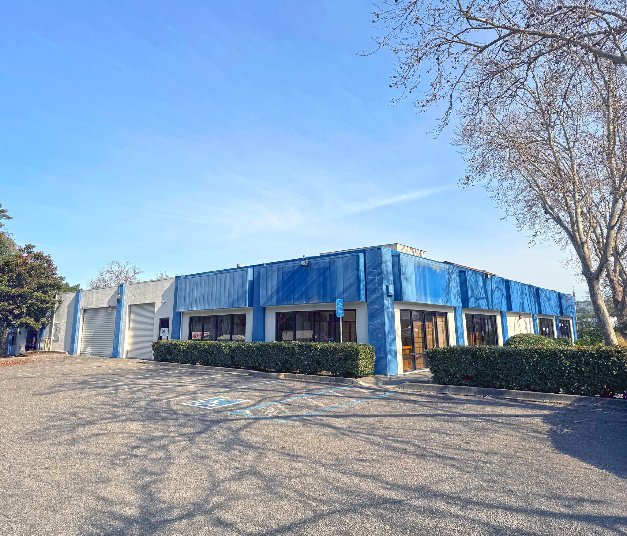 1701 Piner Rd, Santa Rosa, CA à louer Photo principale– Image 1 sur 5