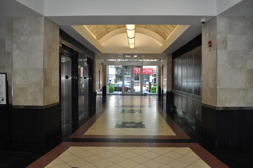 201 Hay St, Fayetteville, NC à louer - Photo intérieure – Image 3 sur 31