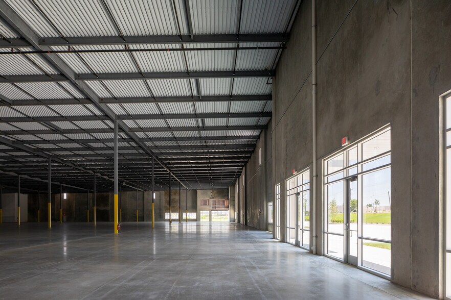 18200 Interstate 35, Buda, TX à louer - Photo intérieure – Image 3 sur 8