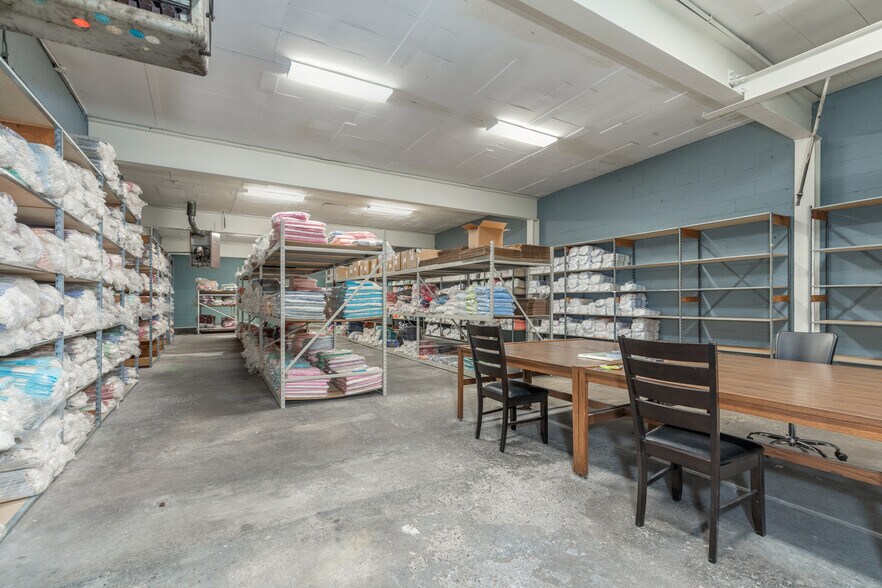 6609 Olive Blvd, Saint Louis, MO à louer - Photo de l’immeuble – Image 3 sur 5