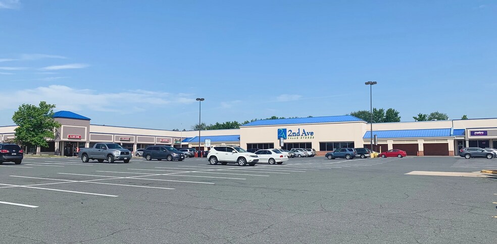 8700 Richmond Hwy, Alexandria, VA à louer - Photo de l’immeuble – Image 1 sur 7