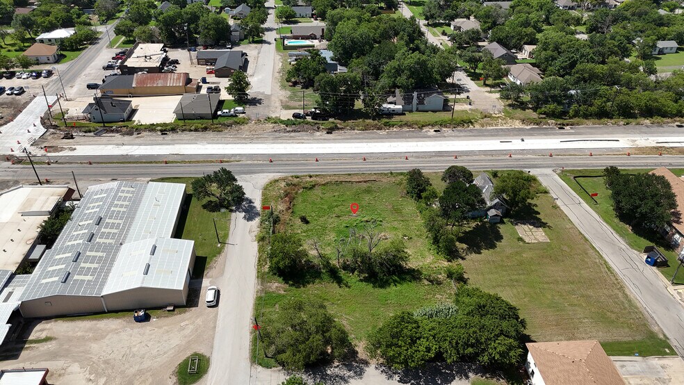 901 N 6th St, Sanger, TX à vendre - Photo de l’immeuble – Image 2 sur 5