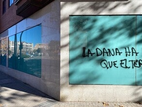 Local commercial dans Madrid, Madrid à louer Photo de la construction– Image 2 sur 10