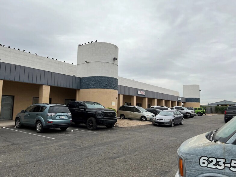 2030 W Deer Valley Rd, Phoenix, AZ à louer - Photo de l’immeuble – Image 2 sur 14
