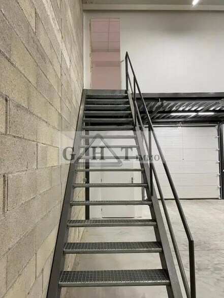 Industriel/Logistique dans Villeneuve-la-Garenne à louer - Photo de l’immeuble – Image 3 sur 13