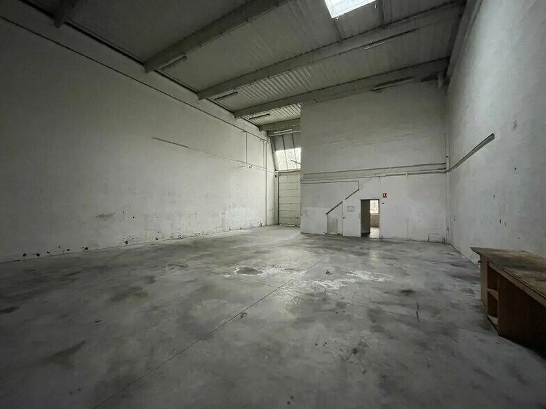 Bureau dans Saint-Denis à louer - Photo de l’immeuble – Image 3 sur 7