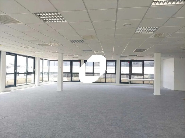 Bureau dans Guyancourt à vendre - Photo de l’immeuble – Image 2 sur 8