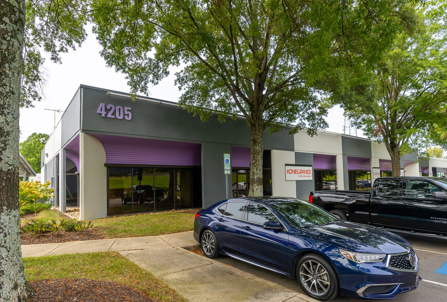 4205 Stuart Andrew Blvd, Charlotte, NC à louer - Photo de l’immeuble – Image 2 sur 17