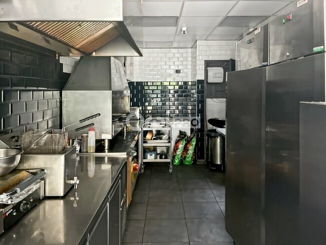 Plus de détails pour Local commercial à vendre