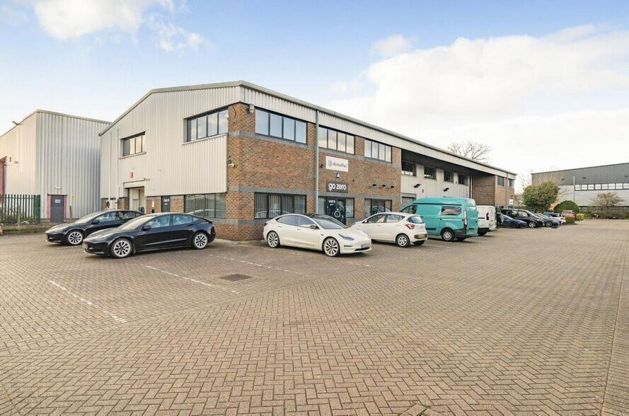 Crabtree Rd, Egham à vendre - Photo de l’immeuble – Image 3 sur 18