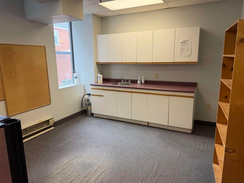 369 Queen St E, Sault Ste. Marie, ON à louer - Photo de l’immeuble – Image 3 sur 5