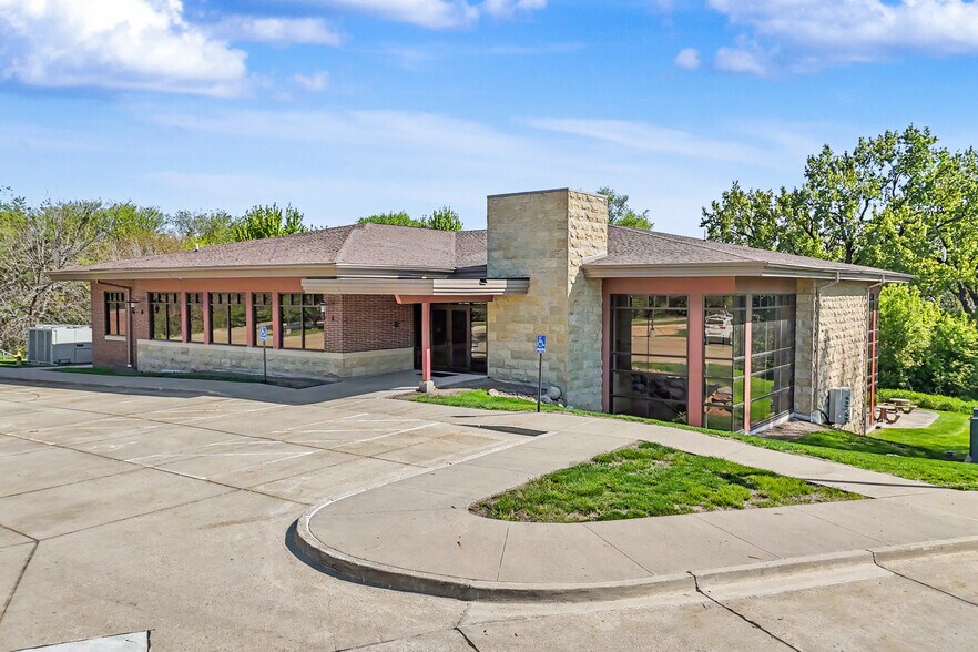 2680 Berkshire Pky, Des Moines, IA à vendre - Photo de l’immeuble – Image 2 sur 5