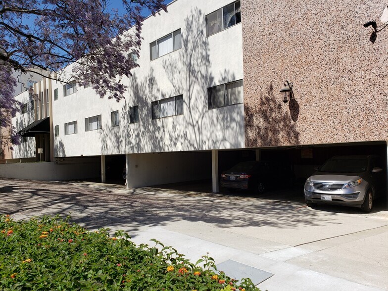 1830 Greenfield Ave, Los Angeles, CA à vendre - Photo de l’immeuble – Image 2 sur 28