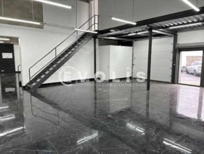 Plus de détails pour Bureau, Local d'activités à louer