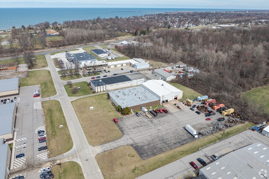 2201 W Park Dr, Lorain, OH à vendre - Aérien – Image 2 sur 23