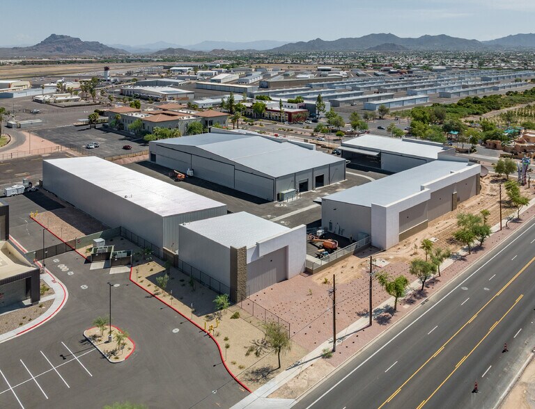 4652 Falcon Dr, Mesa, AZ à vendre - Photo principale – Image 1 sur 10