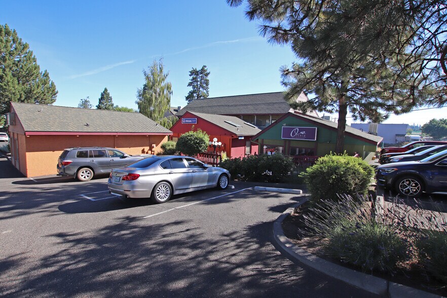 1900 NE Division St, Bend, OR à louer - Photo de l’immeuble – Image 3 sur 7