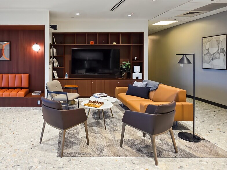 60 E Rio Salado Pky, Tempe, AZ à louer - Photo intérieure – Image 3 sur 11