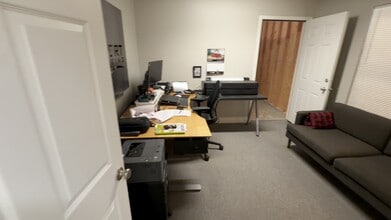 641 Commercial Dr, Buda, TX à louer - Vidéo sur l’annonce professionnelle