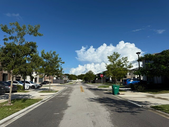 107-245 NW 12th Ct, Homestead, FL à vendre - Photo de l’immeuble – Image 3 sur 9