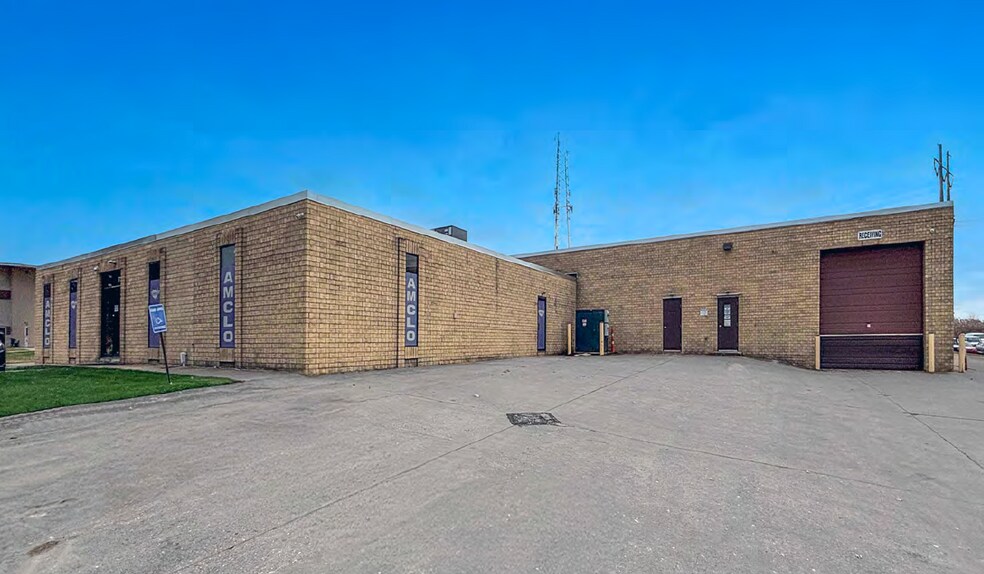 9721 York Alpha Dr, North Royalton, OH à vendre - Photo de l’immeuble – Image 2 sur 18