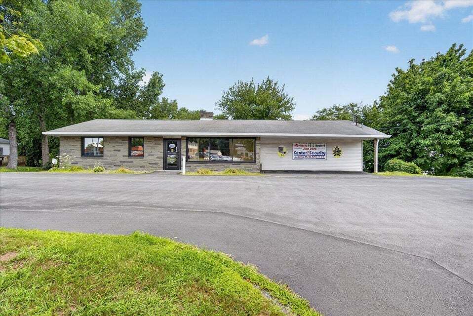 1659 Route 9, Clifton Park, NY à vendre Photo de l’immeuble– Image 1 sur 3