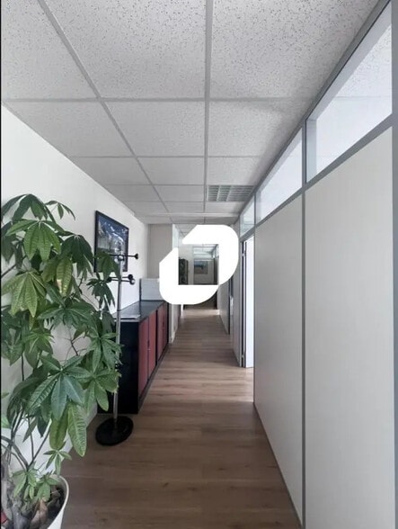 Bureau dans Bussy-Saint-Georges à vendre - Photo de l’immeuble – Image 2 sur 5