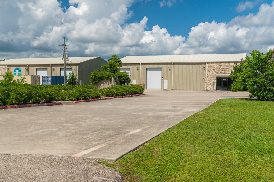 8601 Fawn Trl, Conroe, TX à vendre - Photo de l’immeuble – Image 3 sur 46