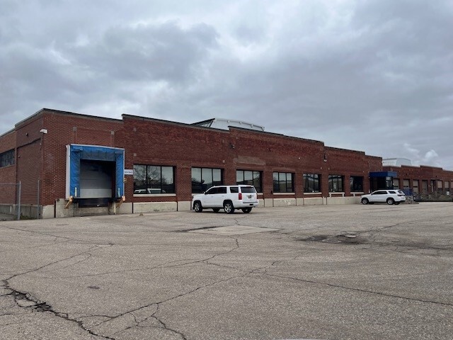 2710 N Pitcher St, Kalamazoo, MI à louer - Photo de l’immeuble – Image 1 sur 14