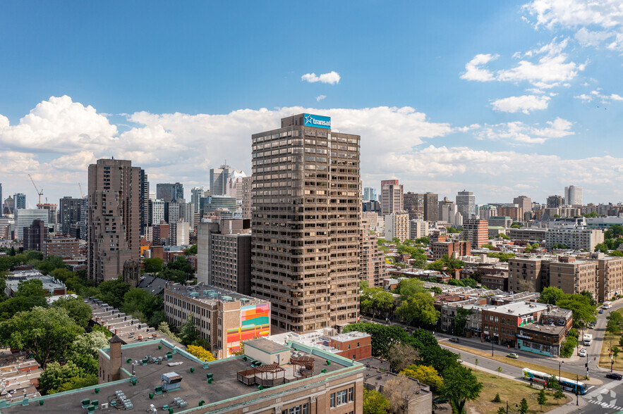 300 Rue Léo-Pariseau, Montréal, QC à louer - Photo de l’immeuble – Image 2 sur 4