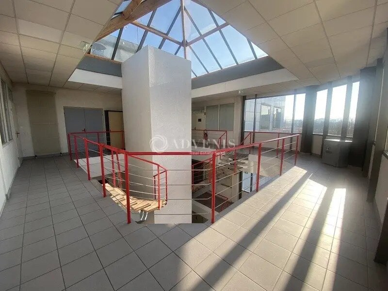 Bureau dans Poissy à louer Photo de l’immeuble– Image 1 sur 13