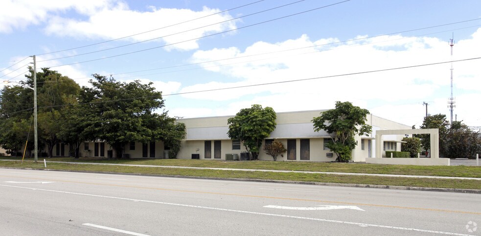 2400 NW Boca Raton Blvd, Boca Raton, FL à louer - Photo de l’immeuble – Image 3 sur 3