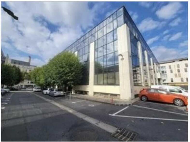Bureau dans Saint-Ouen-sur-Seine à louer - Photo de l’immeuble – Image 1 sur 13