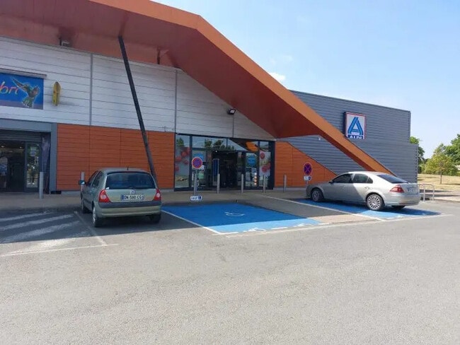 Plus de détails pour Local commercial à louer