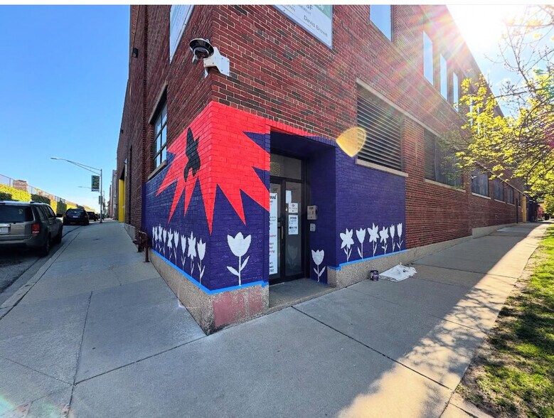 1801 W Berteau Ave, Chicago, IL à louer - Photo de l’immeuble – Image 2 sur 23
